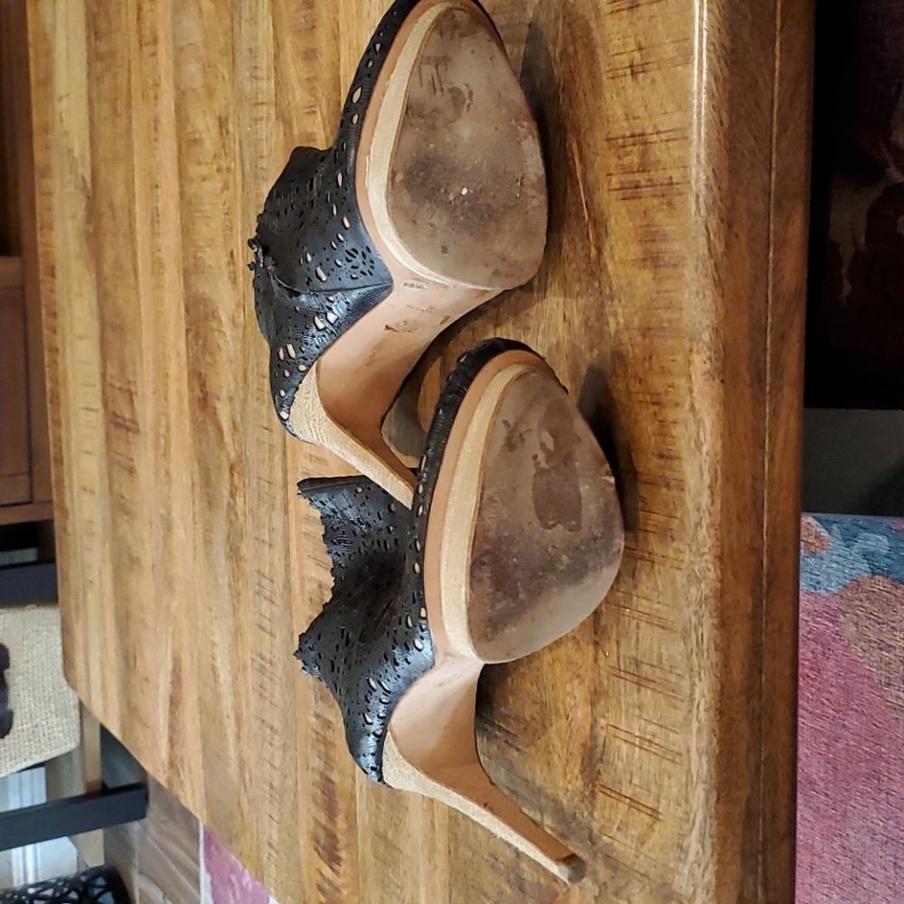 Shoes - Picture 2 of 7